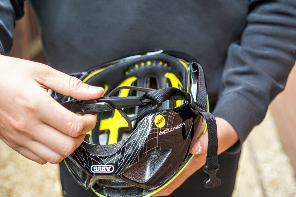 how-to-wear-a bike helmet-correctly